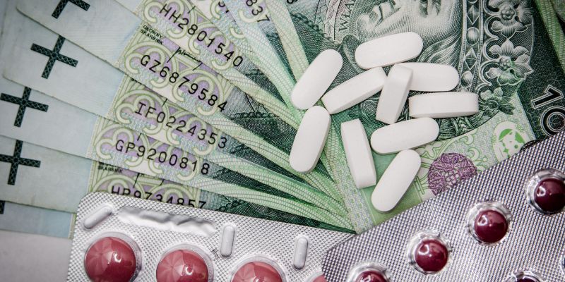 Wpływ sytuacji ekonomicznych na przestrzeganie zaleceń dotyczących leków w Europie